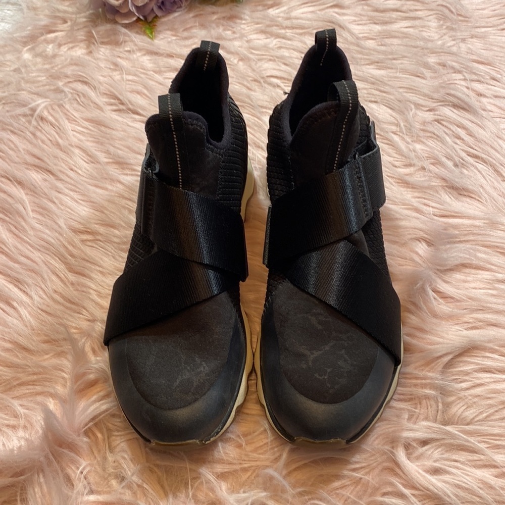 SOLD! SOREL Kinetic Sneak Black Slip on Sneakers sz 6.5 - Picture 2 of 8